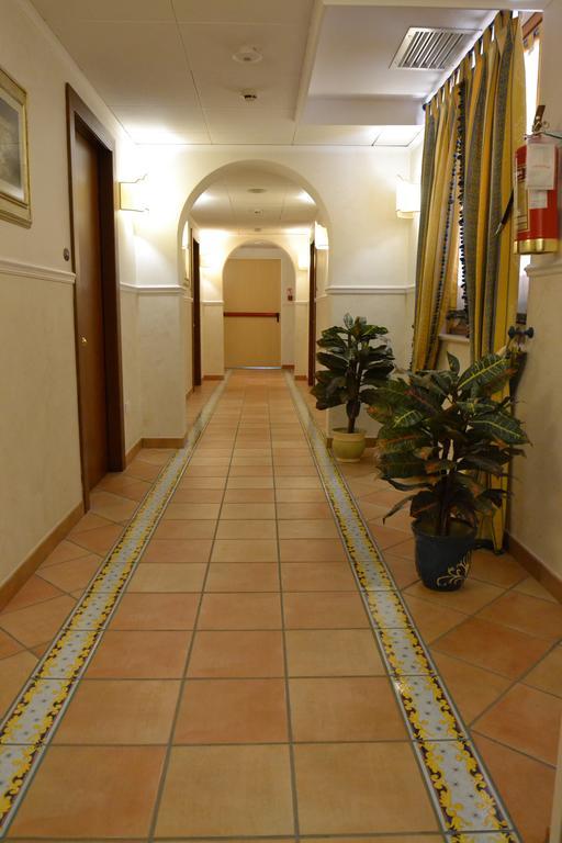 Villa Luigi Hotel & Restaurant Nuova Gestione Villa Rosa Di Martinsicuro Dış mekan fotoğraf