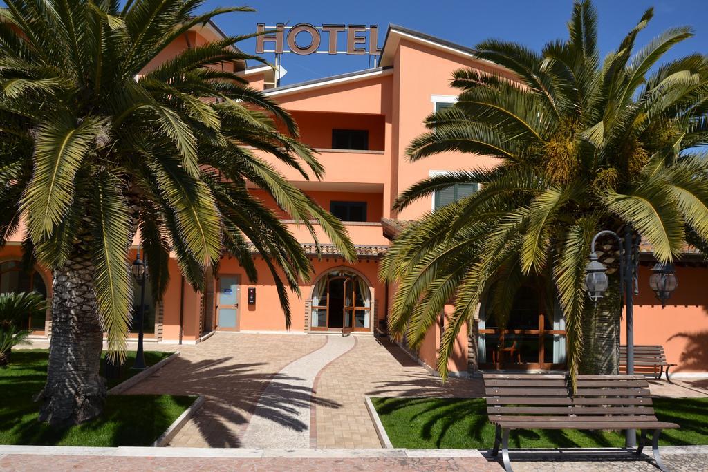 Villa Luigi Hotel & Restaurant Nuova Gestione Villa Rosa Di Martinsicuro Dış mekan fotoğraf