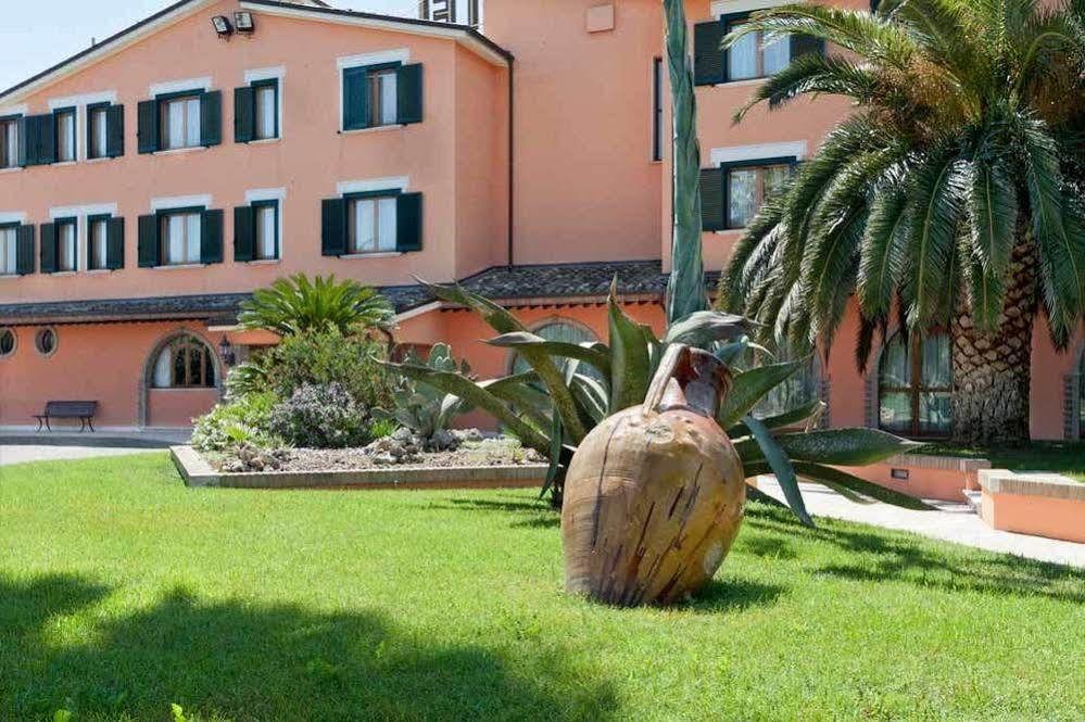 Villa Luigi Hotel & Restaurant Nuova Gestione Villa Rosa Di Martinsicuro Dış mekan fotoğraf